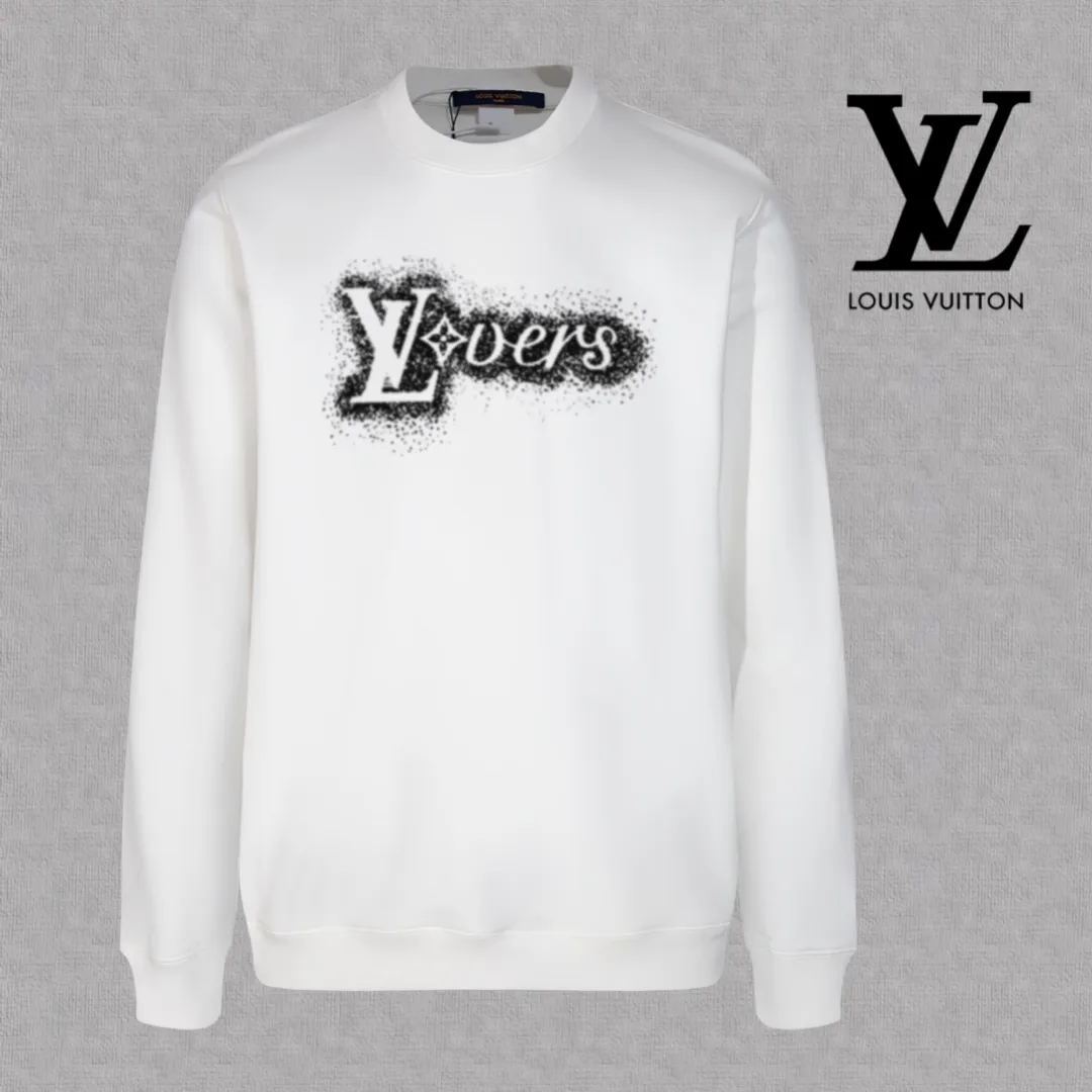 🅿️250 hot style on the shelves🔥❗ 💫〖Louis Vuitton LV〗 Fashionable round neck sweatshirt, casually matched with various styles, it is perfectly handsome😎The whole dress is made of double waistcoats, which makes the whole dress more three-dimensional. Not ordinary factories can do such fine work. The 2025 spring style counters are on sale, exquisite round neck terry sweatshirt, high-end double-strand pure cotton Customized drawstring ribs are dyed in the same vat and are complete with three standards. The chest craftsmanship adopts a simple and elegant pattern on the chest, which is easy to control for any age group! Fit and comfortable! Customized thickened 440g terry sweatshirt fabric, soft and comfortable to the touch, with a three-dimensional shape! 🙌🏻 It’s also very breathable, so it’s a versatile style that can be worn with any outfit! ✔Color: Black White Apricot Size: S M L XL 2XL
